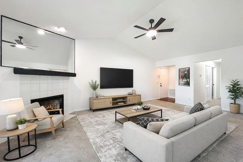 Image 5 of property listing at 2025 EASTBOURNE WAY 5, Orlando, FL 32812