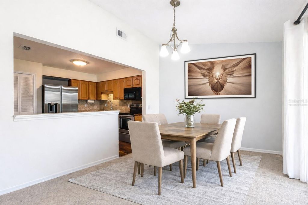 Image 7 of property listing at 2025 EASTBOURNE WAY 5, Orlando, FL 32812