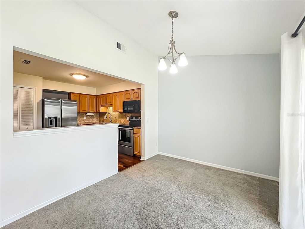 Image 8 of property listing at 2025 EASTBOURNE WAY 5, Orlando, FL 32812