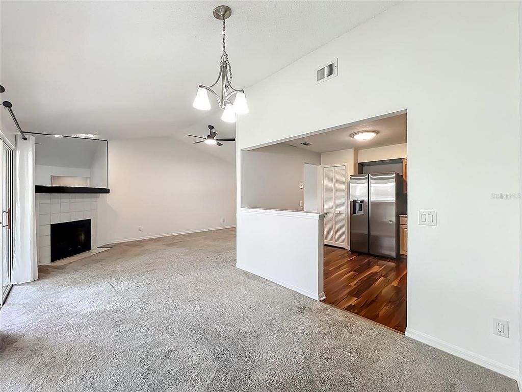 Image 9 of property listing at 2025 EASTBOURNE WAY 5, Orlando, FL 32812