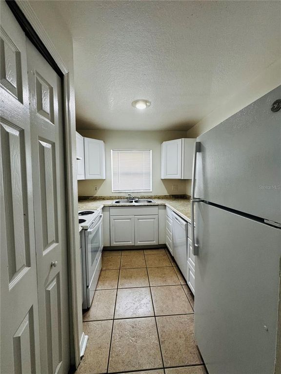 Image 4 of property listing at 767 PALMERA STREET, Orlando, FL 32811