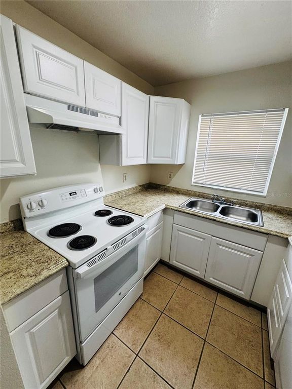 Image 5 of property listing at 767 PALMERA STREET, Orlando, FL 32811