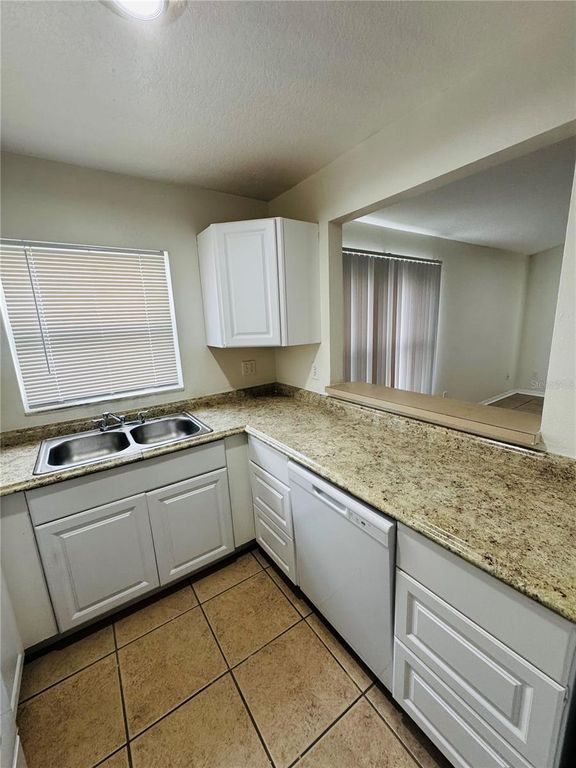 Image 6 of property listing at 767 PALMERA STREET, Orlando, FL 32811