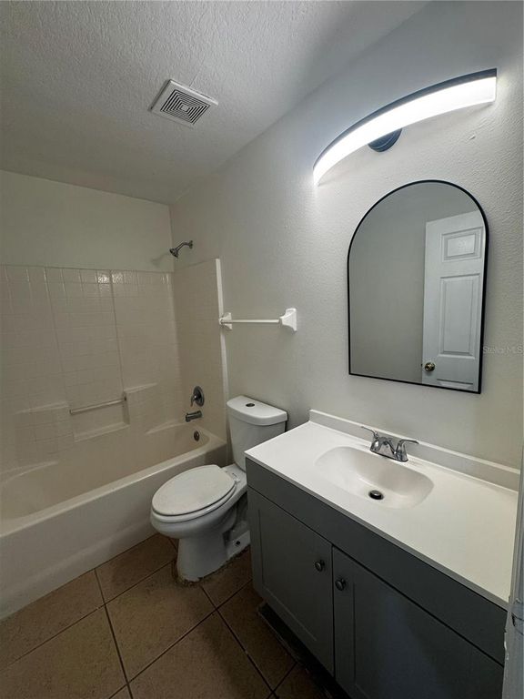 Image 8 of property listing at 767 PALMERA STREET, Orlando, FL 32811