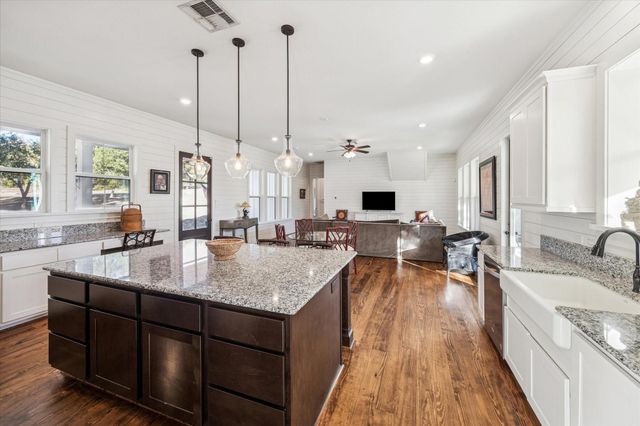 124 Rebekah's Crossing, Round Top, TX 78954