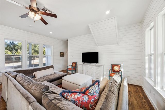 124 Rebekah's Crossing, Round Top, TX 78954
