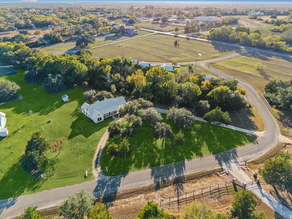 124 Rebekah's Crossing, Round Top, TX 78954
