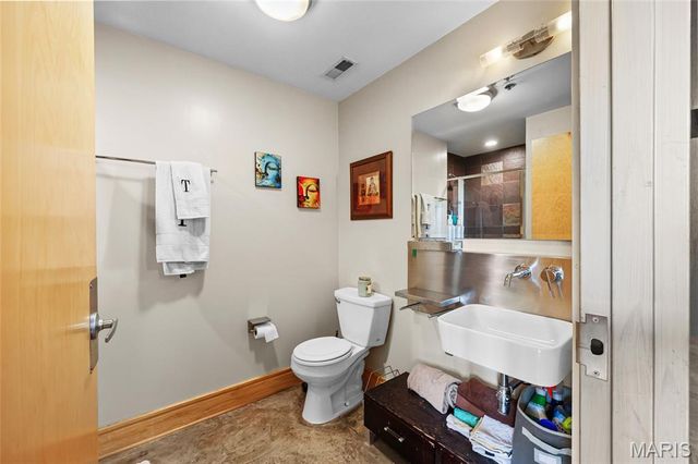 2201 Locust Street 410, St Louis, MO 63103