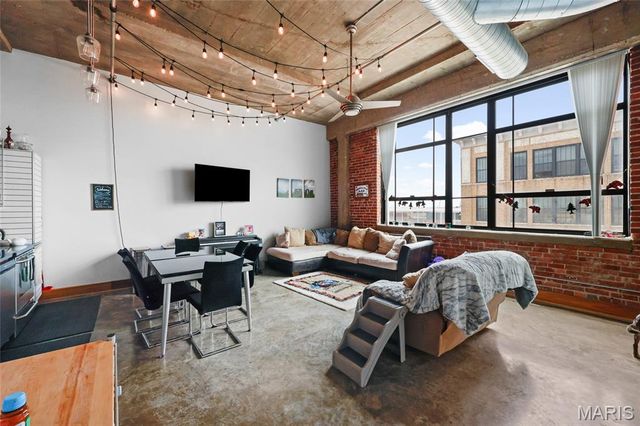 2201 Locust Street 410, St Louis, MO 63103
