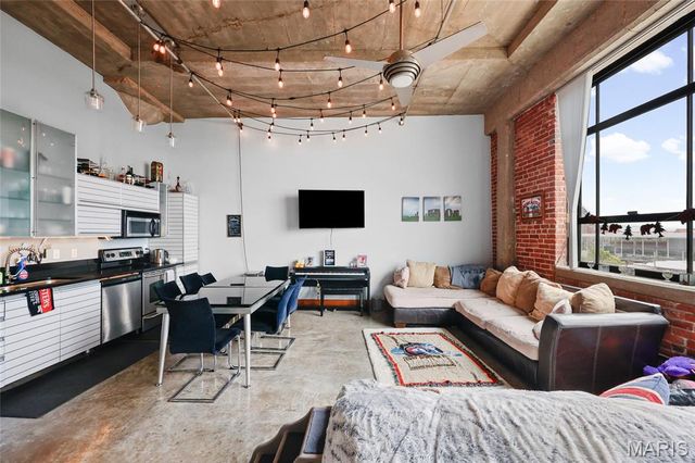 2201 Locust Street 410, St Louis, MO 63103