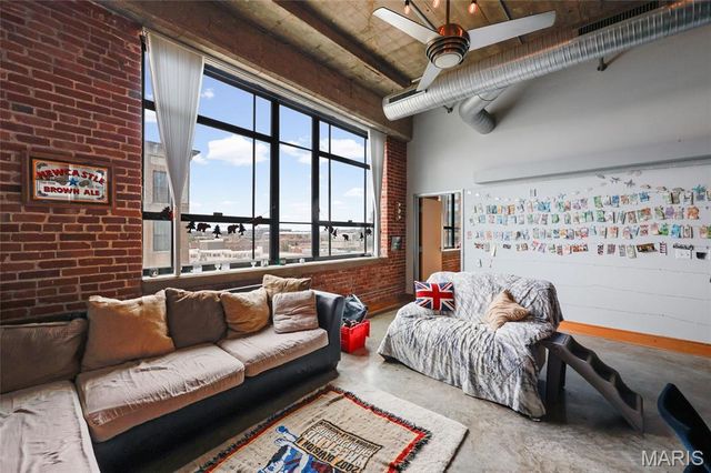 2201 Locust Street 410, St Louis, MO 63103