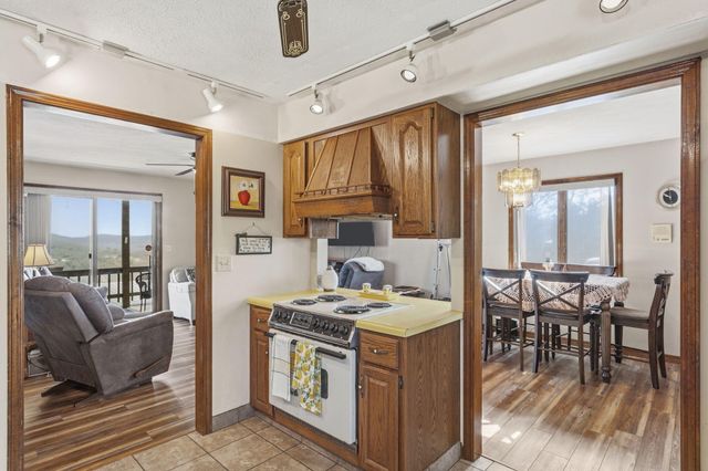 51 Stonemont Road, Blue Eye, MO 65611