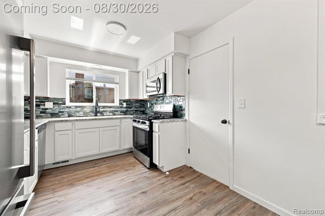 618 N Inkster Road, Dearborn Heights, MI 48127