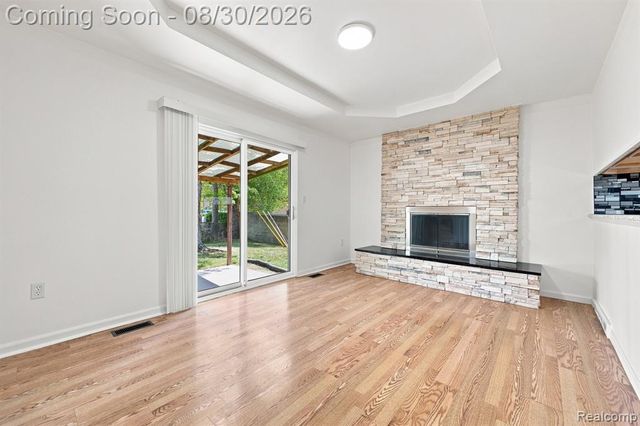 618 N Inkster Road, Dearborn Heights, MI 48127