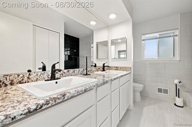 618 N Inkster Road, Dearborn Heights, MI 48127