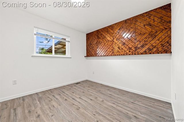 618 N Inkster Road, Dearborn Heights, MI 48127