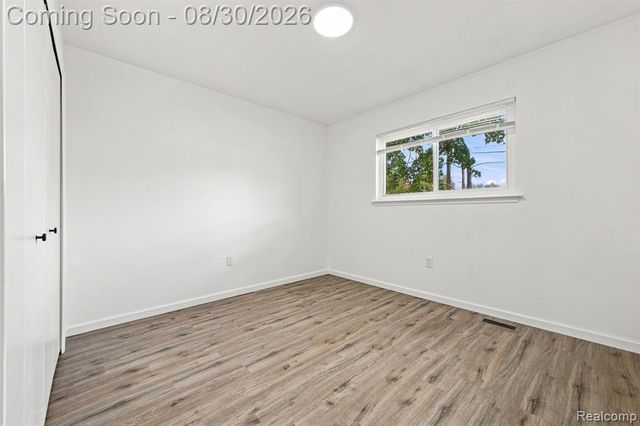 618 N Inkster Road, Dearborn Heights, MI 48127