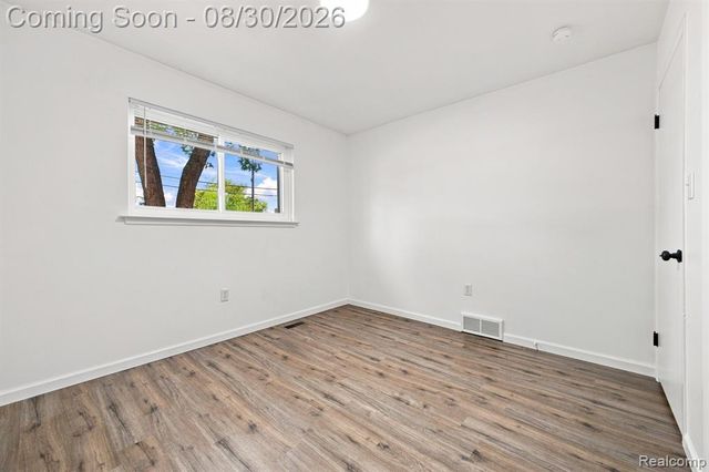 618 N Inkster Road, Dearborn Heights, MI 48127