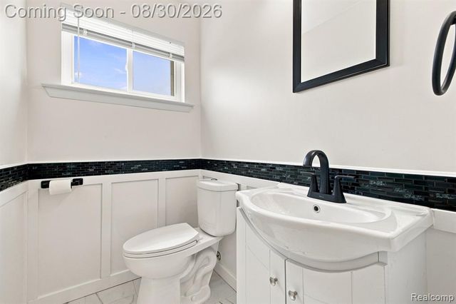 618 N Inkster Road, Dearborn Heights, MI 48127