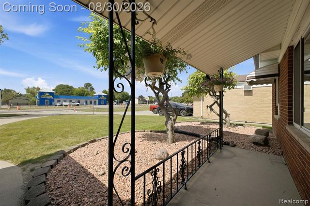 618 N Inkster Road, Dearborn Heights, MI 48127