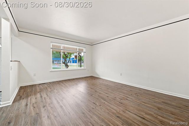 618 N Inkster Road, Dearborn Heights, MI 48127