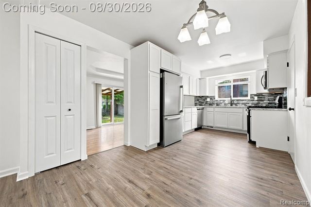 618 N Inkster Road, Dearborn Heights, MI 48127