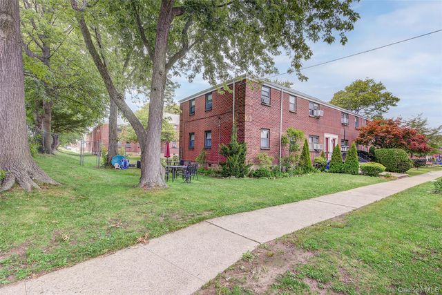 17-84 166 Street 4-161, Whitestone, NY 11357