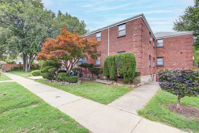 17-84 166 Street 4-161, Whitestone, NY 11357