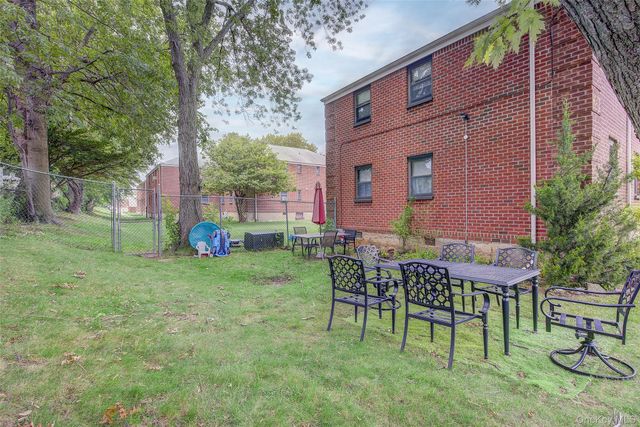 17-84 166 Street 4-161, Whitestone, NY 11357