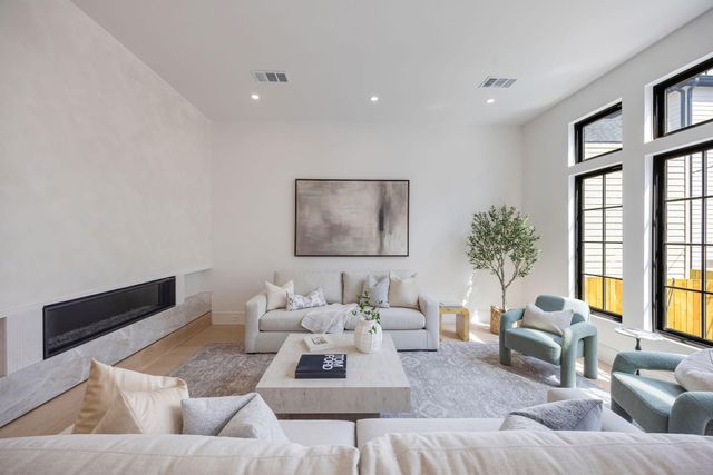 616 Ridge Street, Houston, TX 77009