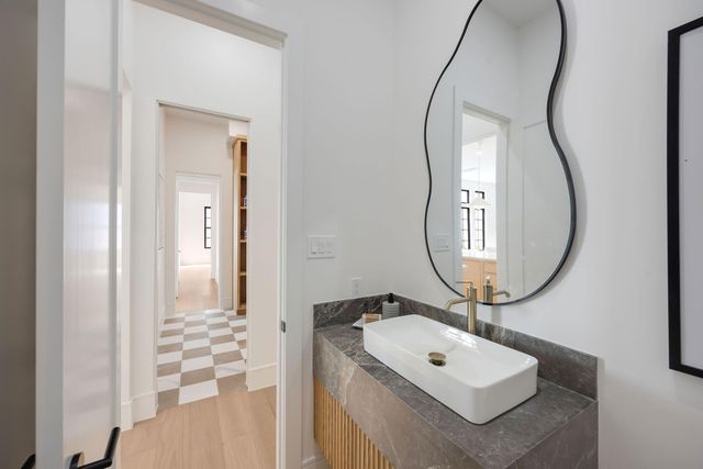 616 Ridge Street, Houston, TX 77009