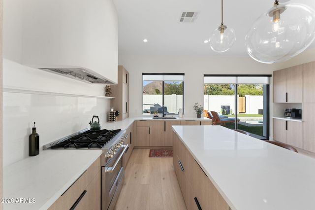4546 E CAMPBELL Avenue, Phoenix, AZ 85018