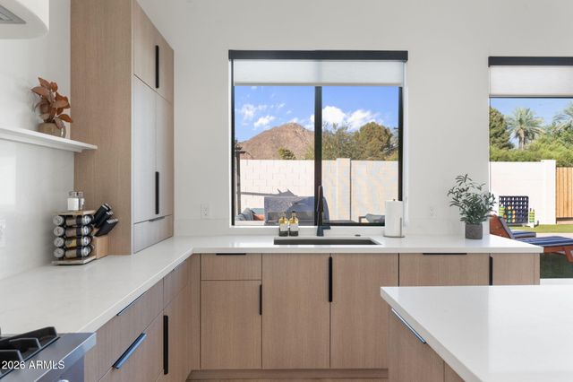 4546 E CAMPBELL Avenue, Phoenix, AZ 85018
