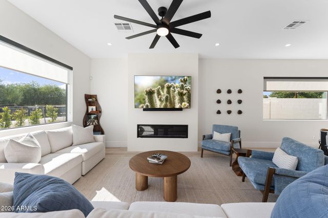 4546 E CAMPBELL Avenue, Phoenix, AZ 85018