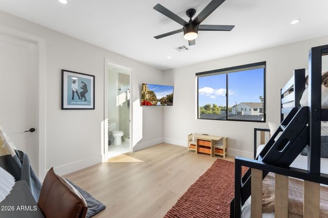 4546 E CAMPBELL Avenue, Phoenix, AZ 85018