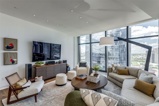 1918 Olive Street 2002, Dallas, TX 75201