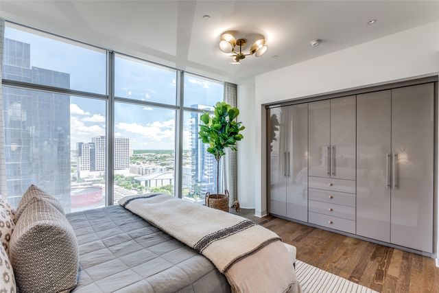 1918 Olive Street 2002, Dallas, TX 75201