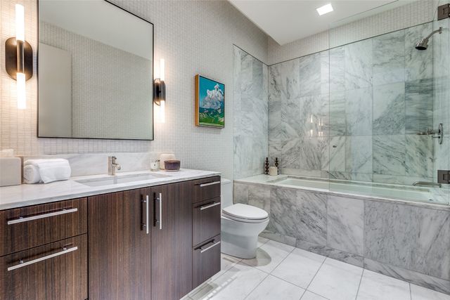 1918 Olive Street 2002, Dallas, TX 75201