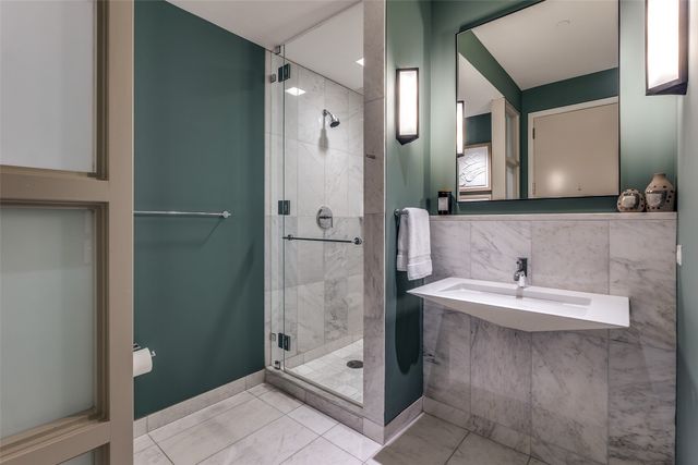 1918 Olive Street 2002, Dallas, TX 75201