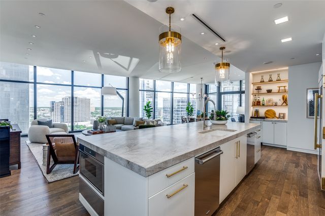 1918 Olive Street 2002, Dallas, TX 75201