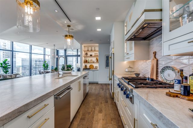 1918 Olive Street 2002, Dallas, TX 75201