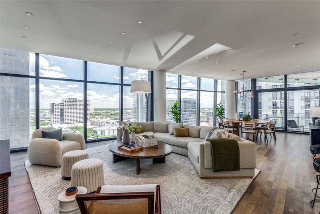 1918 Olive Street 2002, Dallas, TX 75201