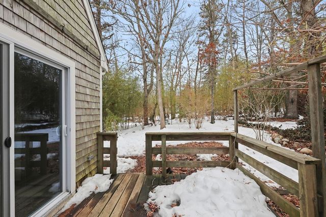 11 Webquish Ln, Mashpee, MA 02649