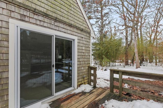 11 Webquish Ln, Mashpee, MA 02649
