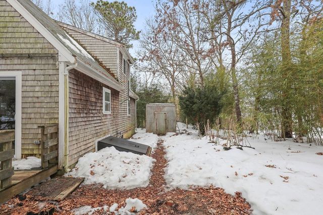 11 Webquish Ln, Mashpee, MA 02649