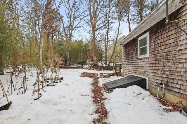 11 Webquish Ln, Mashpee, MA 02649