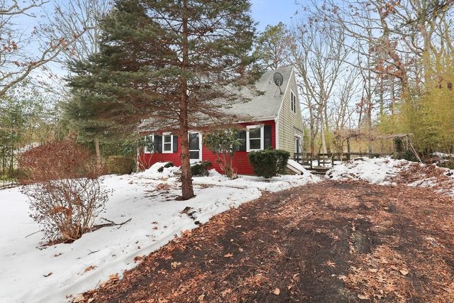 11 Webquish Ln, Mashpee, MA 02649
