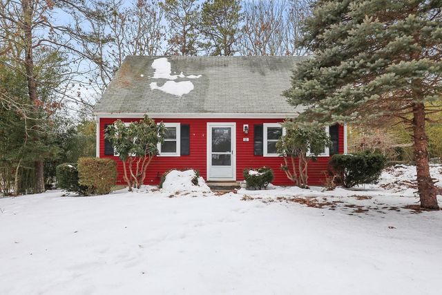 11 Webquish Ln, Mashpee, MA 02649