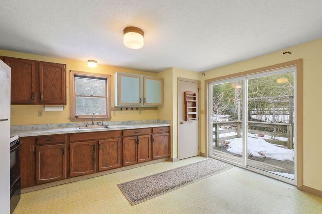 11 Webquish Ln, Mashpee, MA 02649