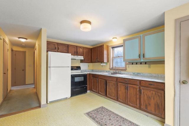 11 Webquish Ln, Mashpee, MA 02649